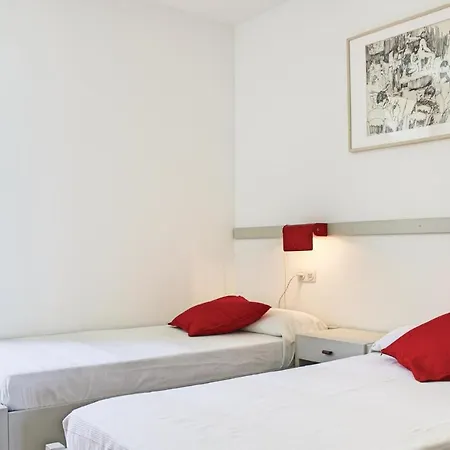 Apartment Stunning In With 3 Bedrooms, Wifi And Outdoor Swimming Pool Tossa de Mar