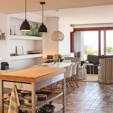 Stunning In With 3 Bedrooms, Wifi And Outdoor Swimming Pool *