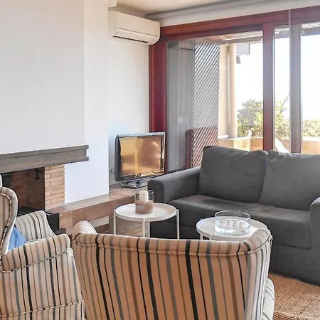Apartment Stunning In With 3 Bedrooms, Wifi And Outdoor Swimming Pool