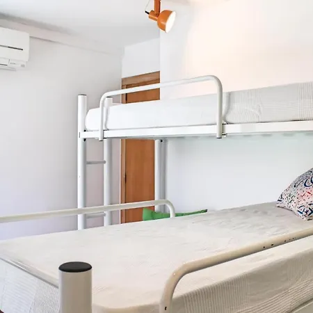 Apartment Stunning In With 3 Bedrooms, Wifi And Outdoor Swimming Pool *