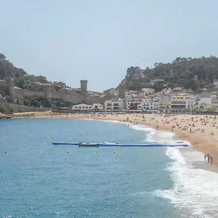 Apartment Stunning In With 3 Bedrooms, Wifi And Outdoor Swimming Pool Tossa de Mar