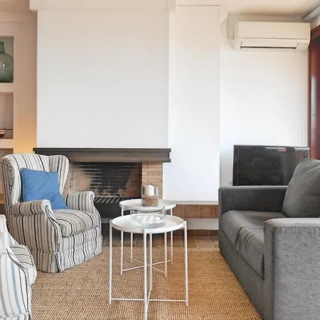 Lejlighed Stunning In With 3 Bedrooms, Wifi And Outdoor Swimming Pool *